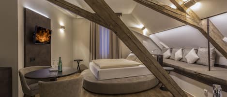 Deluxe suite, en-suite badkamer, uitzicht op stad (Hochzeits Suite) | 1 slaapkamer