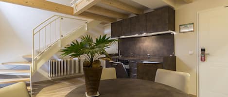 Deluxe-Apartment, mit Bad, Blick auf den Innenhof