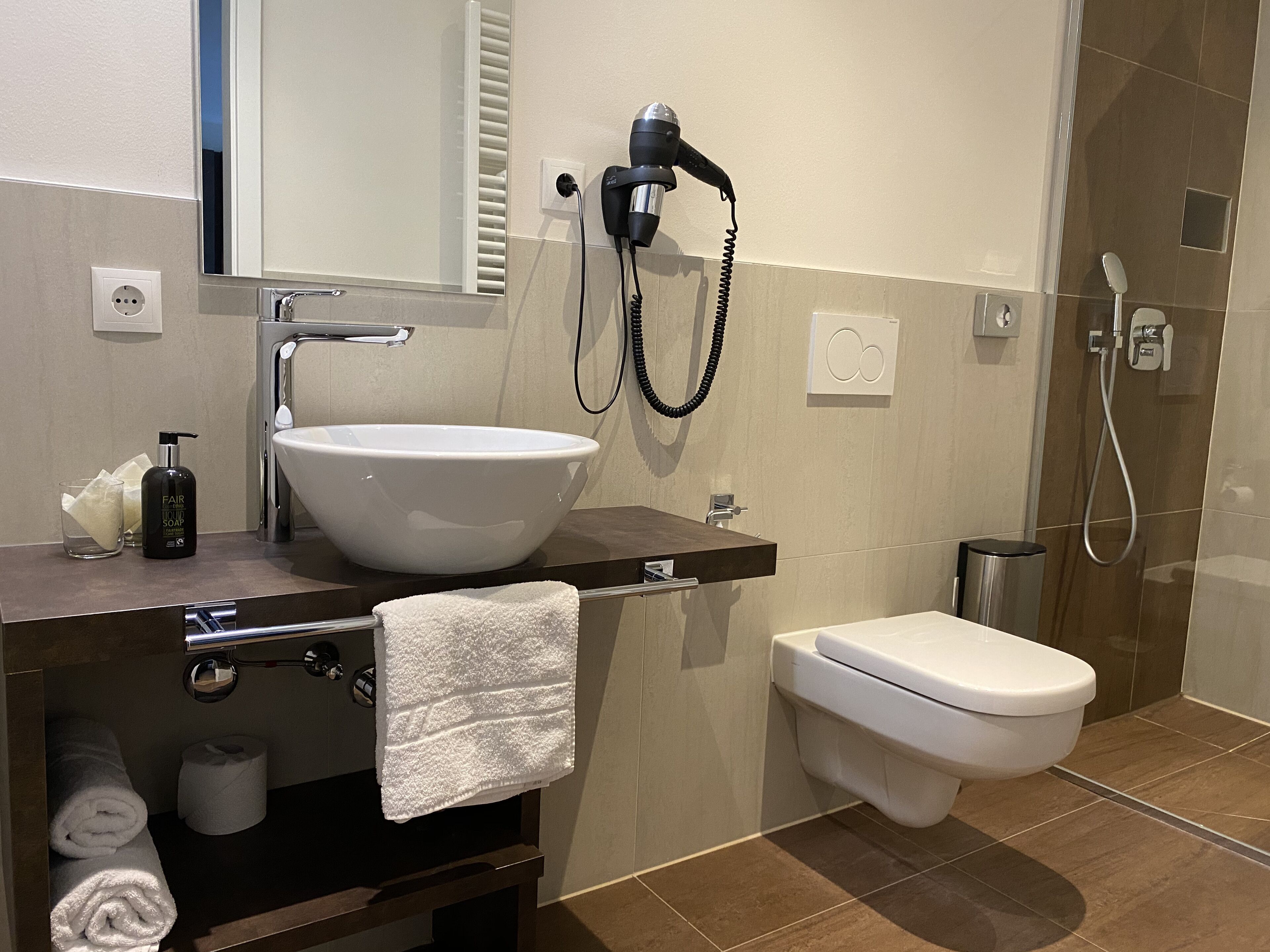 deluxe double room, accessible, private bathroom | bathroom
