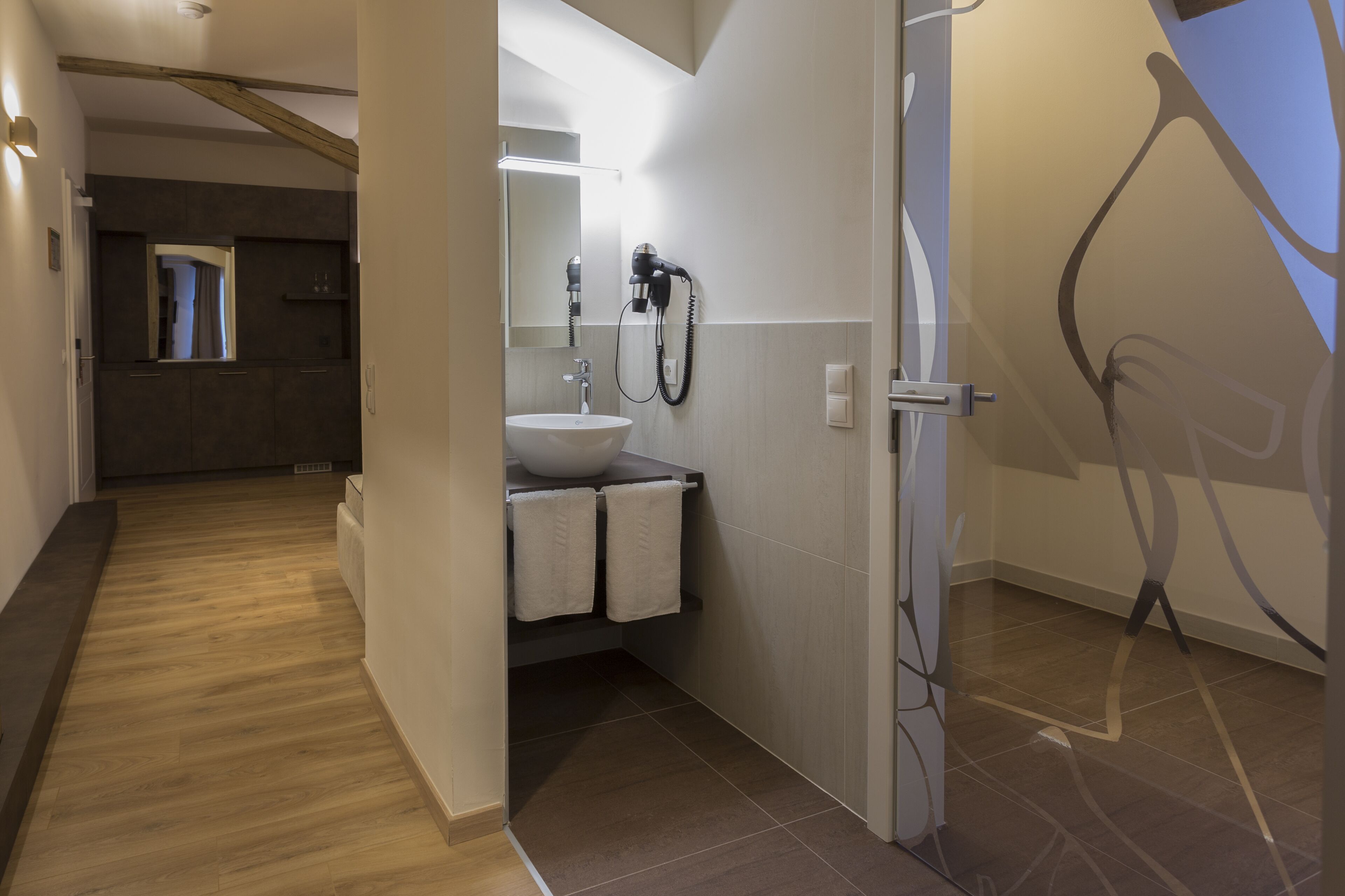 suite, private bathroom, city view | bathroom