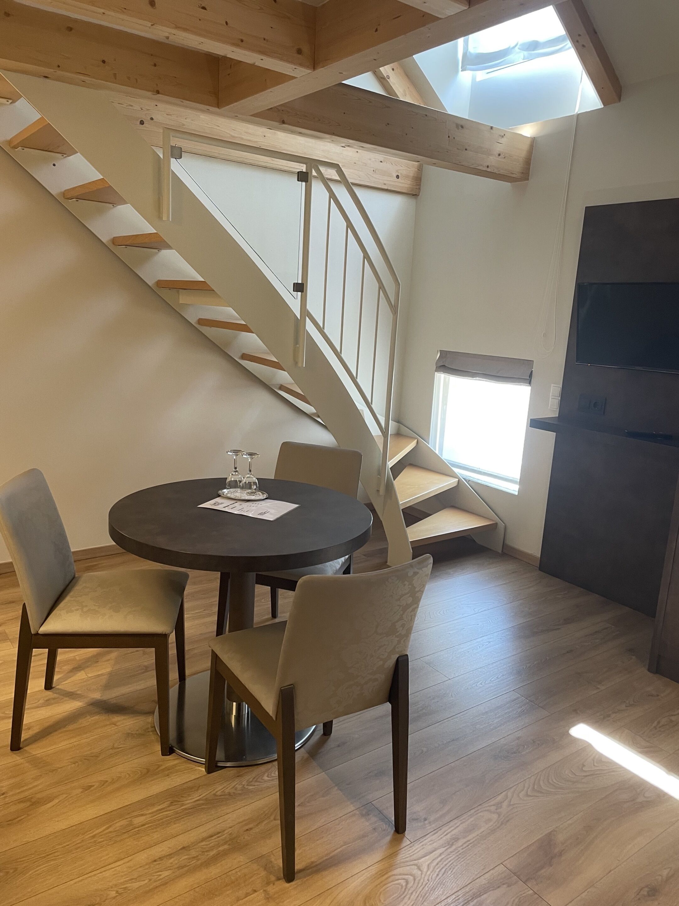 Appartement Supérieur, salle de bains attenante, vue cour intérieure | Intérieur