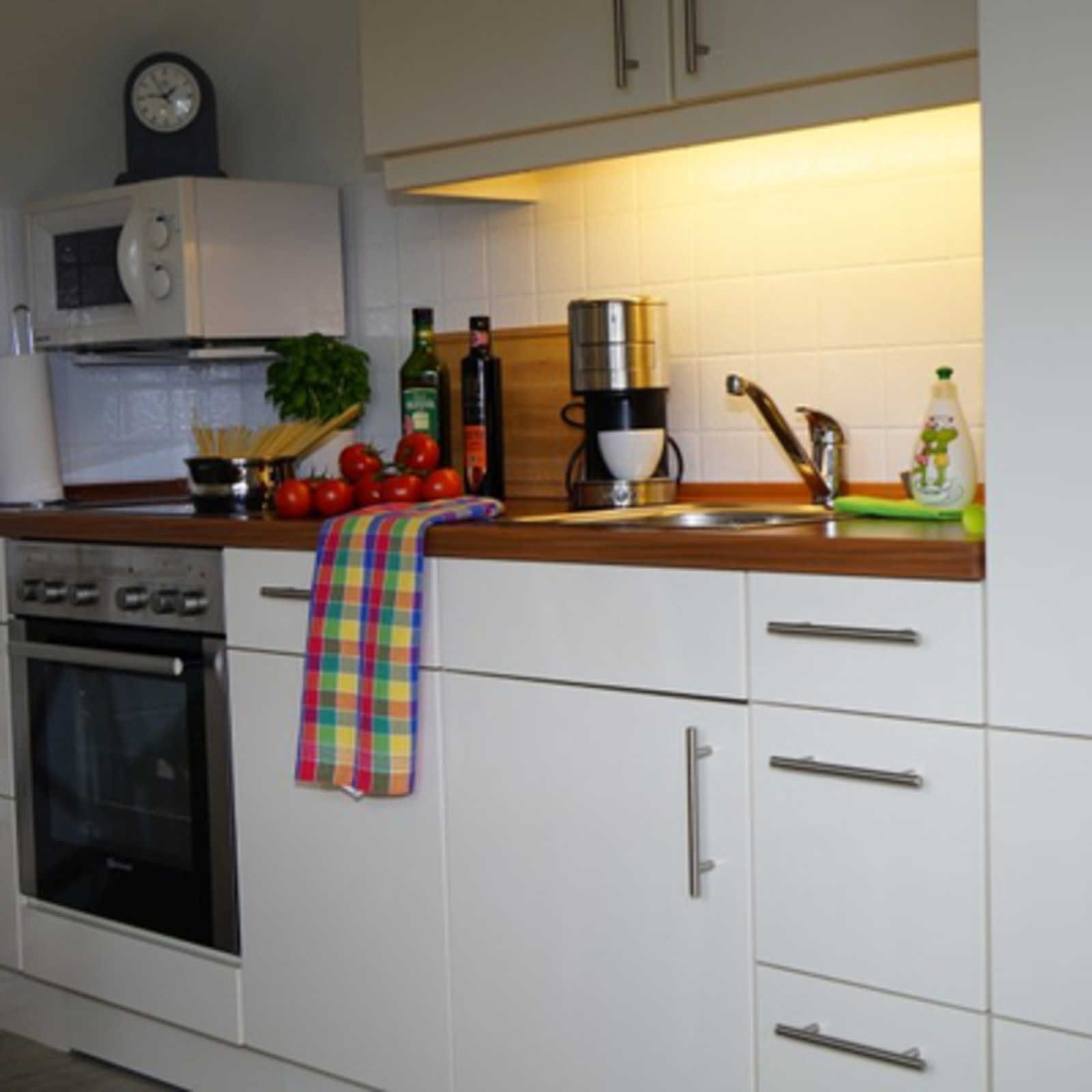 Frigorífico, horno, lavavajillas y cafetera o tetera