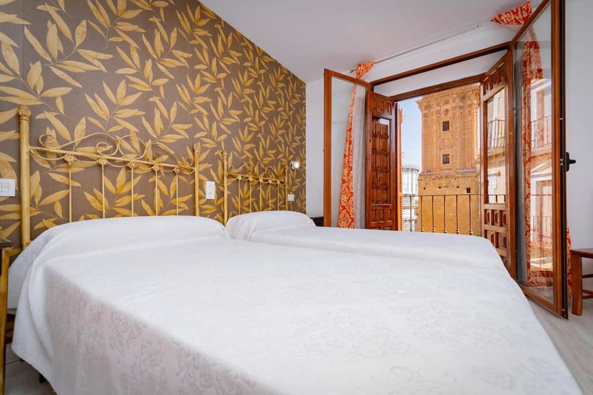 WiFi (free), bed sheets