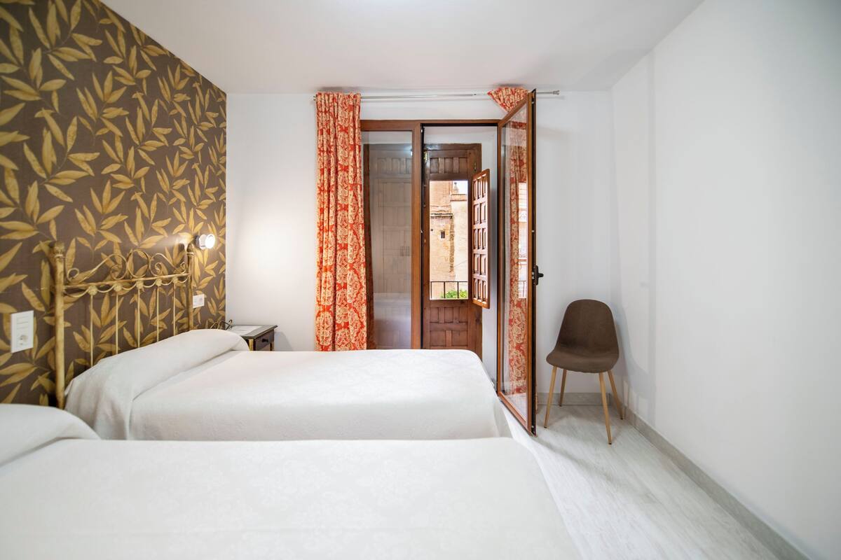 WiFi (free), bed sheets