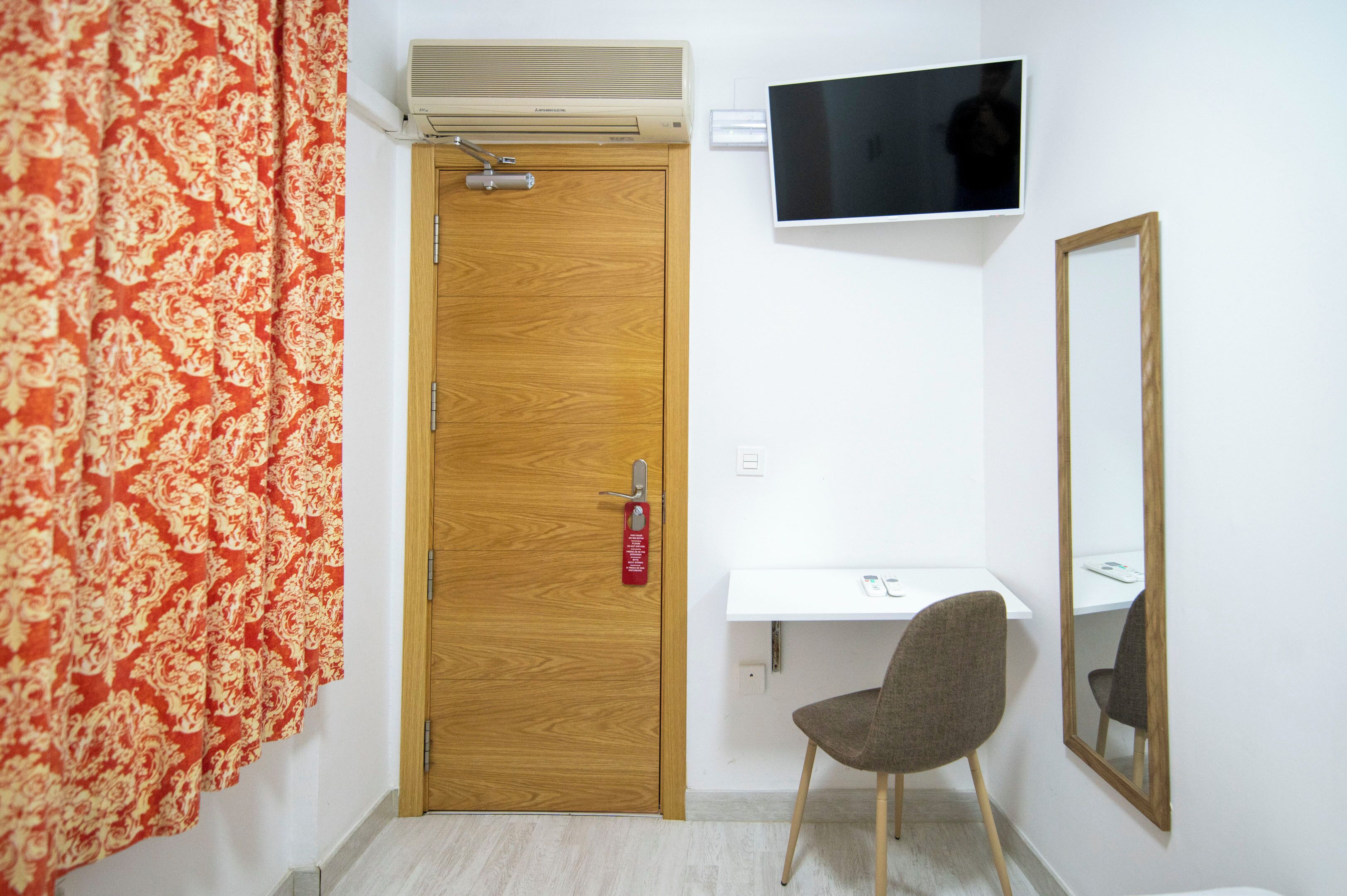 single room | free wifi, bed sheets