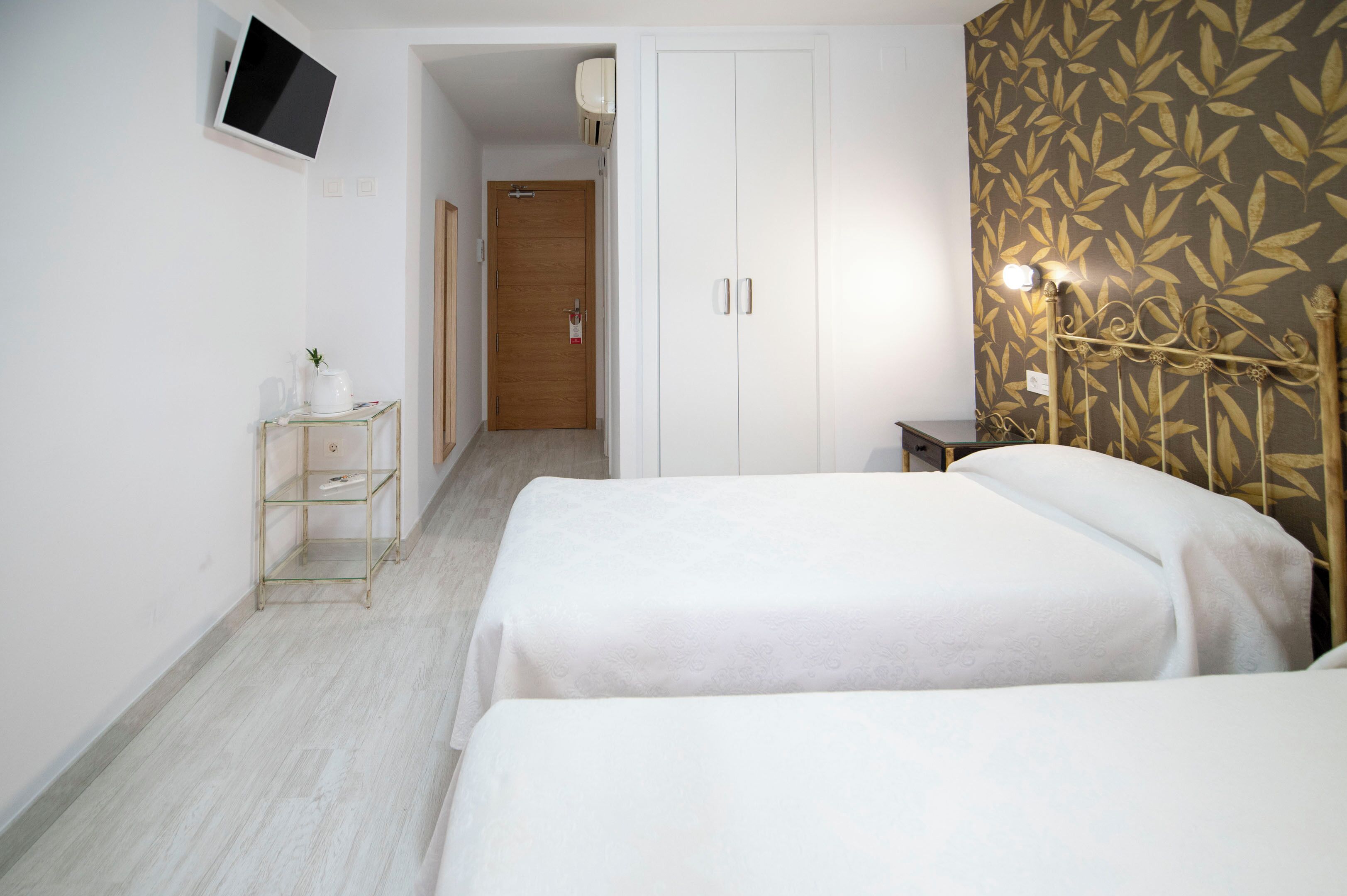 superior double or twin room | free wifi, bed sheets