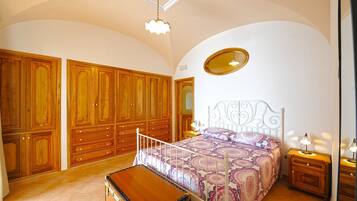 1 habitación y espacio para trabajar con laptop
