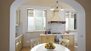 Appartamento, 1 camera da letto | Cucina privata | Frigorifero con congelatore, microonde, forno, piano cottura