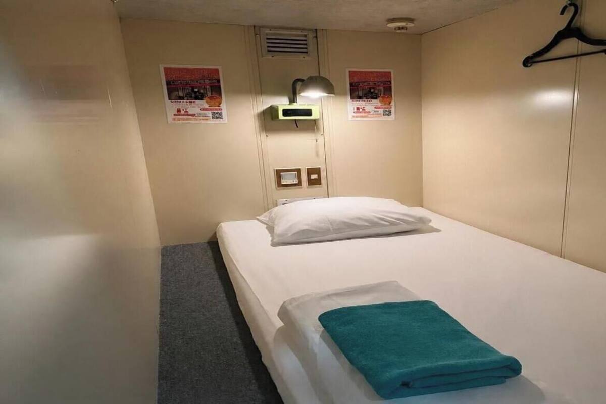 Brankas, Wi-Fi gratis, dan seprai linen