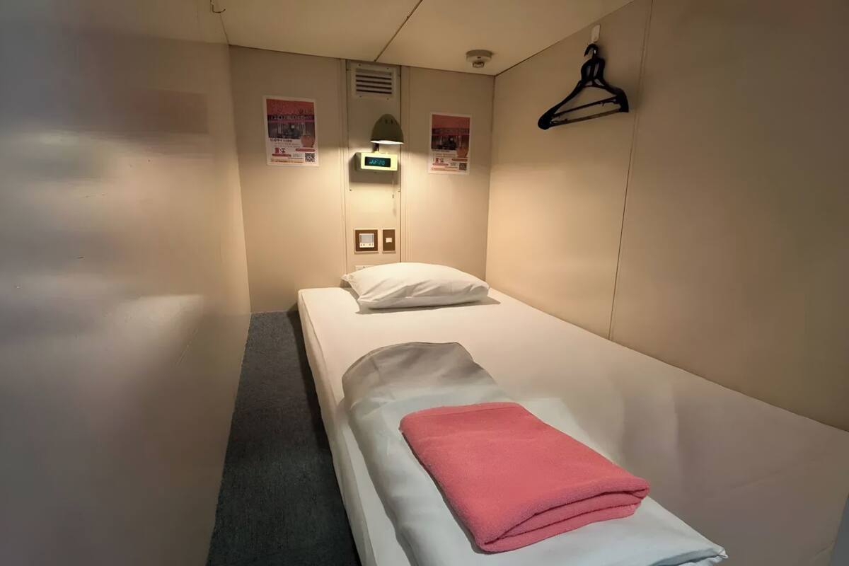 In-room safe, WiFi (free), bed sheets