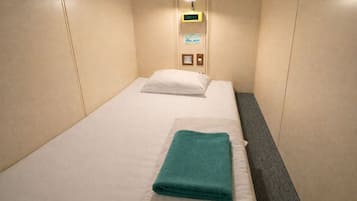 Cabin, Men only | In-room safe, WiFi (free), bed sheets