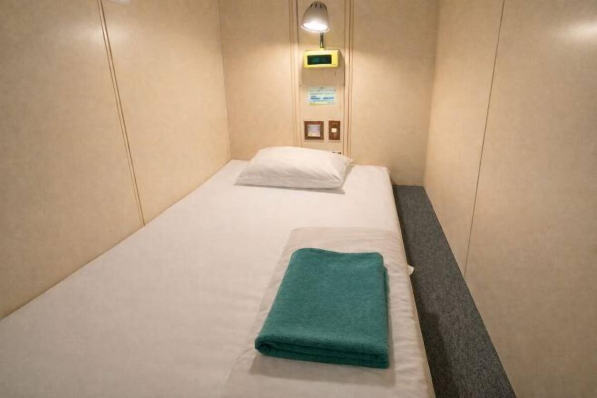 In-room safe, WiFi (free), bed sheets