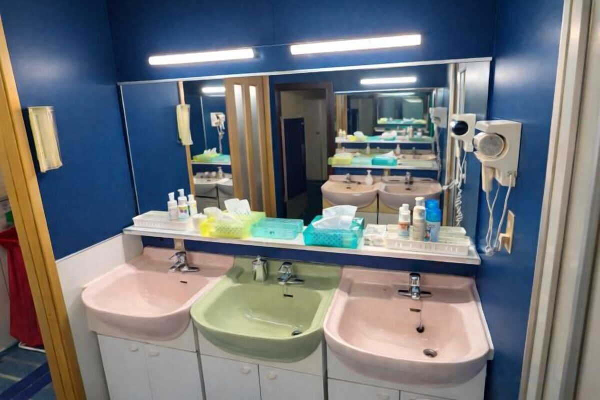 Bathroom | Combined shower/tub, jetted tub, hair dryer, slippers