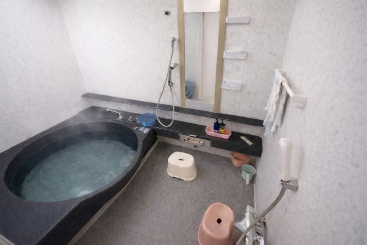 A small bathroom with a bathtub, a toilet, and a sink.