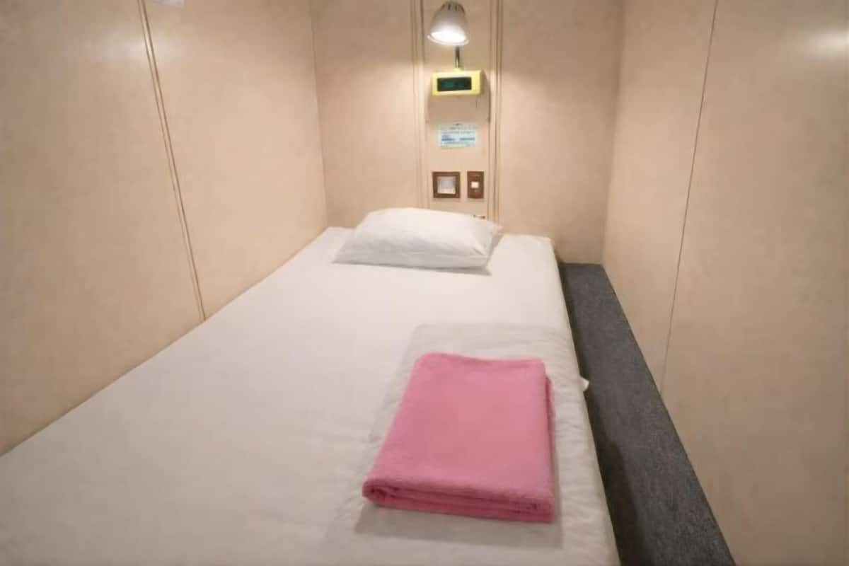 In-room safe, free WiFi, bed sheets