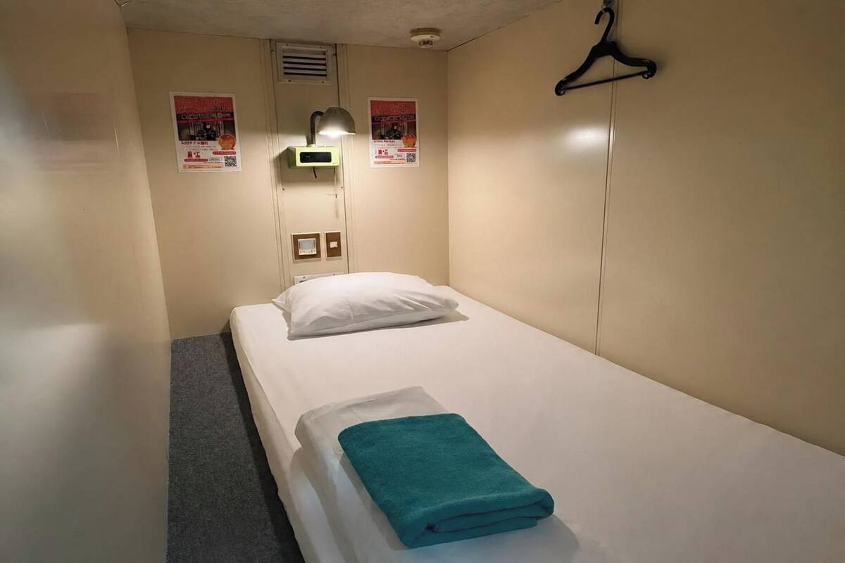 In-room safe, WiFi (free), bed sheets