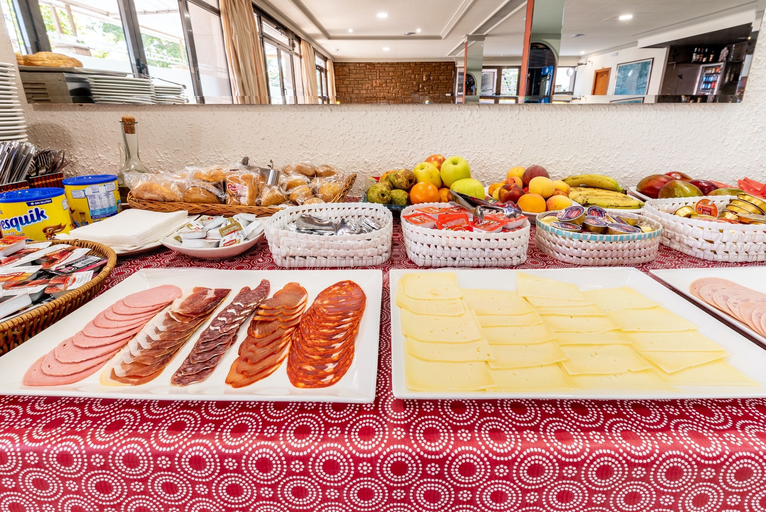 Tägliches Frühstücksbuffet gegen Gebühr