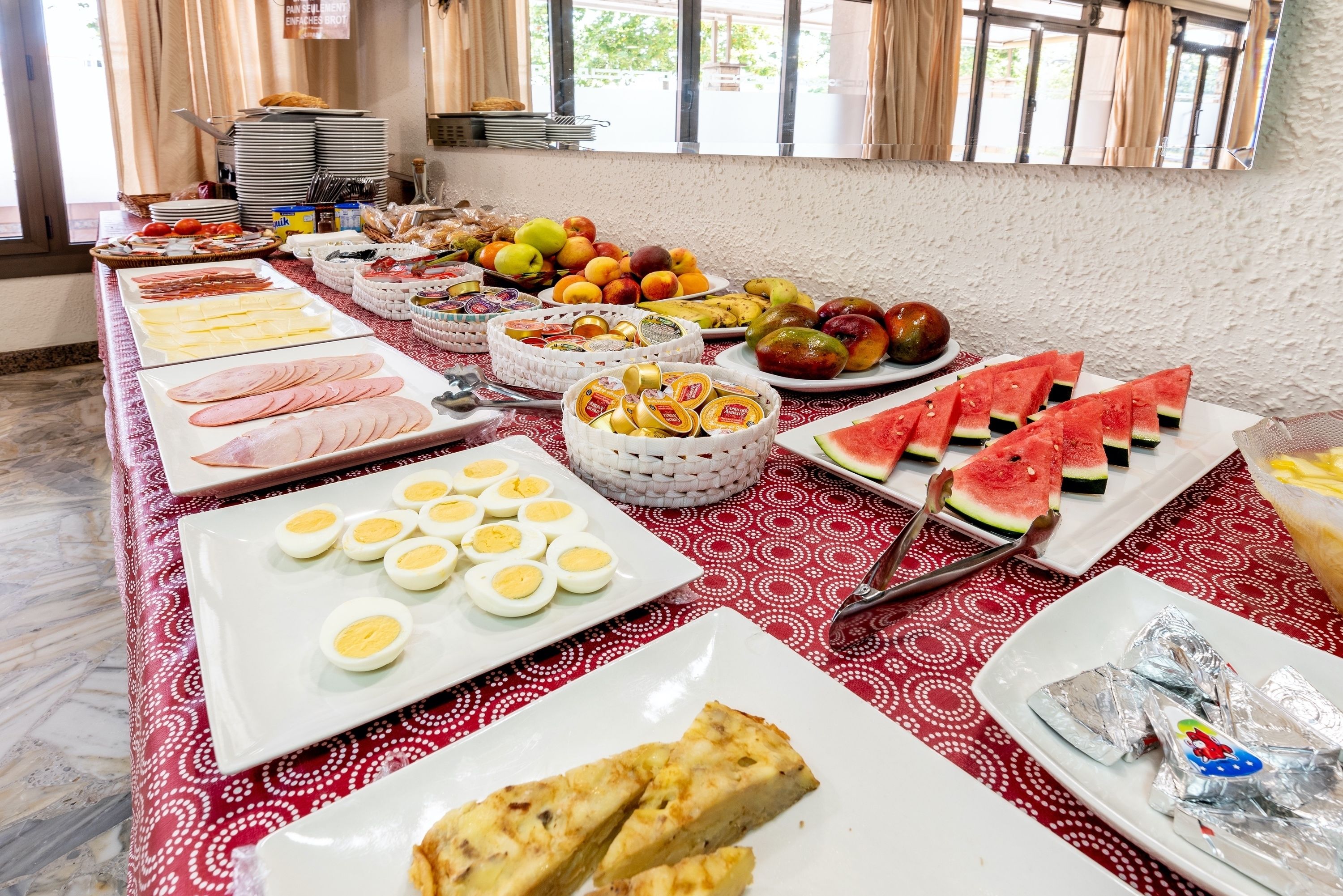 Dagelijks ontbijtbuffet (EUR 9 per persoon)