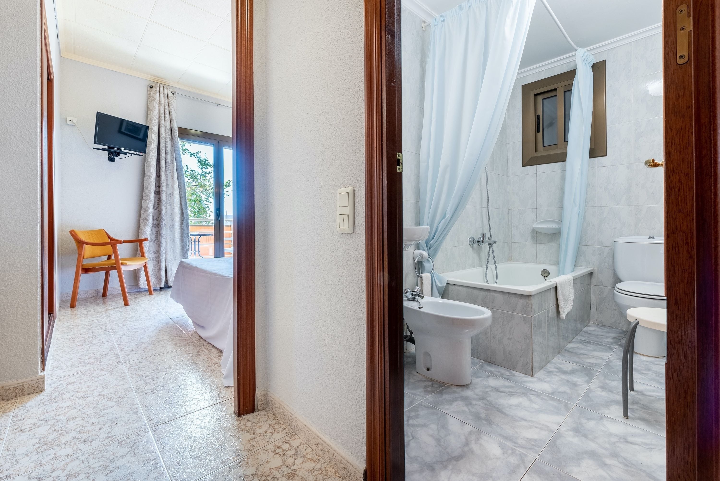 single room | 1 bedroom, desk, iron/ironing board, free wifi