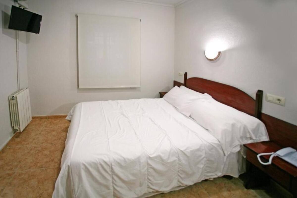 Desk, iron/ironing board (on request), WiFi (free), bed sheets