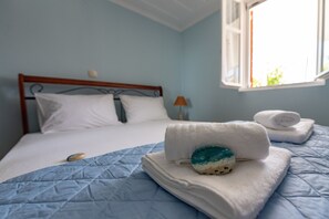 2 bedrooms, soundproofing, iron/ironing board, free WiFi - Stoned Traditional House just 3km from amazing beaches (Kalamitsi)