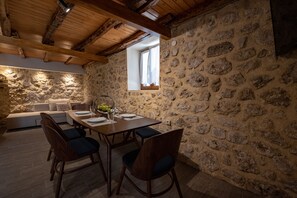Dining - Stoned Traditional House just 3km from amazing beaches (Kalamitsi)