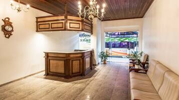 Área de estar no saguão