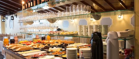 Buffet déjeuner gratuit tous les jours