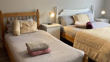 4 bedrooms, iron/ironing board, free WiFi, bed sheets