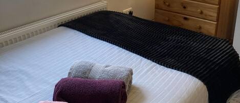 4 bedrooms, iron/ironing board, free WiFi, bed sheets