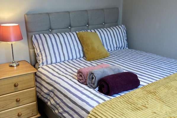 4 bedrooms, iron/ironing board, free WiFi, bed sheets