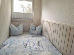 3 chambres, lit parapluie, draps fournis