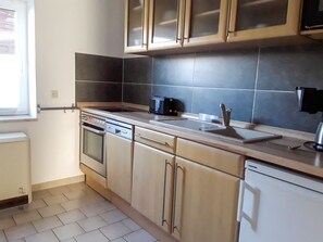 Réfrigérateur, micro-ondes, four, lave-vaisselle