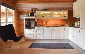 Kjøleskap, ovn, kokeplater og oppvaskmaskin