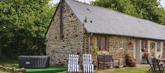 Gorgeous home in Fougerolles Du Plessis