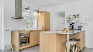 Réfrigérateur, plaque de cuisson, lave-vaisselle, cafetiÚre/bouilloire