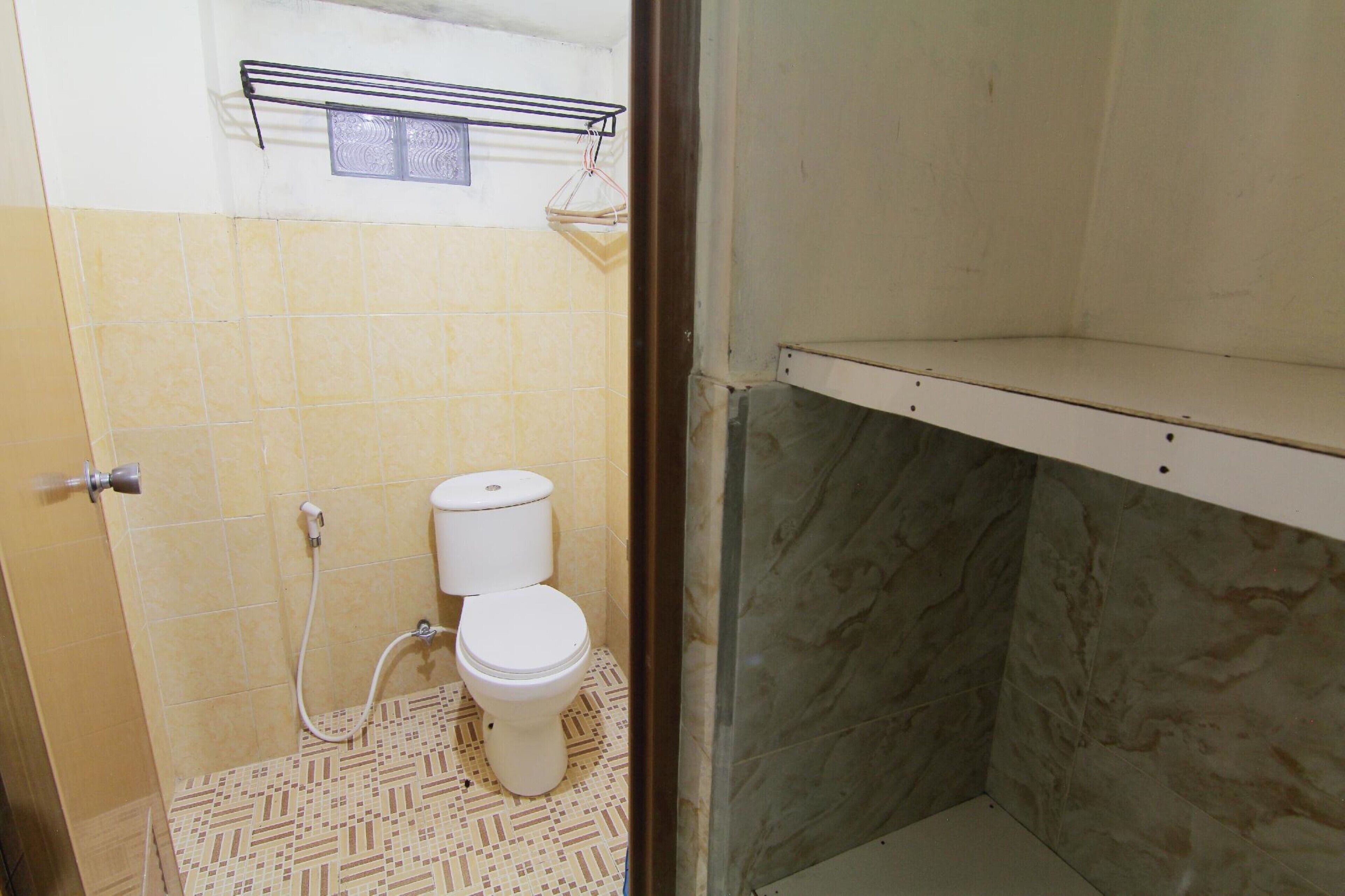 Family Room | Bathroom | Shower