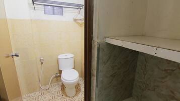 Family Room | Bathroom | Shower
