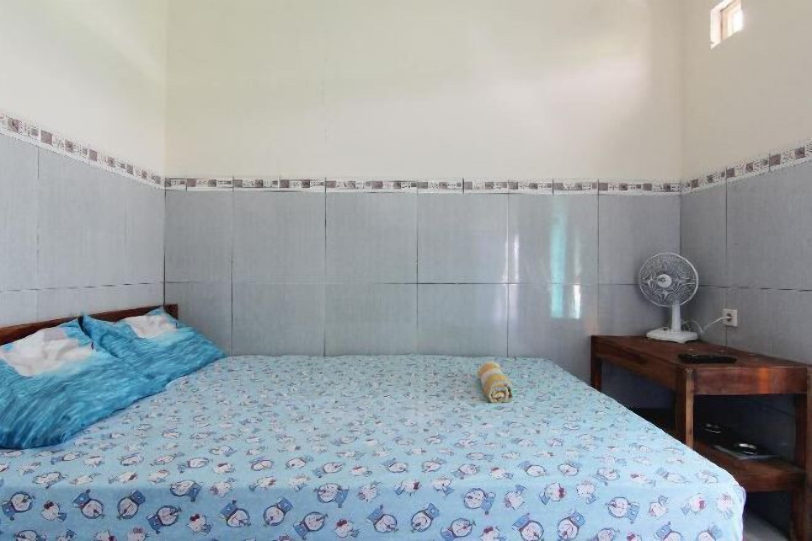 Escritorio, wifi gratis, ropa de cama