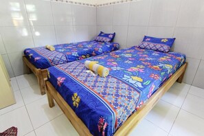 Desk, free WiFi, bed sheets