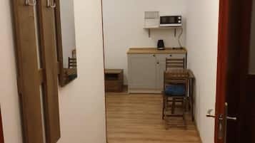 Cortinas blackout, wifi gratis y ropa de cama
