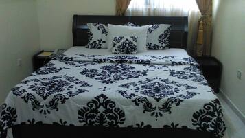 Quarto clássico | Escrivaninha, espaço de trabalho para notebook, Wi-Fi de cortesia