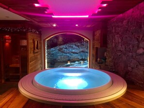 Indoor spa tub - Le Moulin des Aravis (Pontboset)