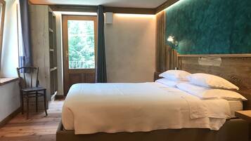 Comfort Double Room | Soundproofing, free cots/infant beds, free WiFi, bed sheets