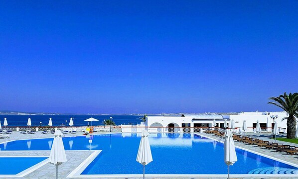 Outdoor pool - Porto Paros (Paros)