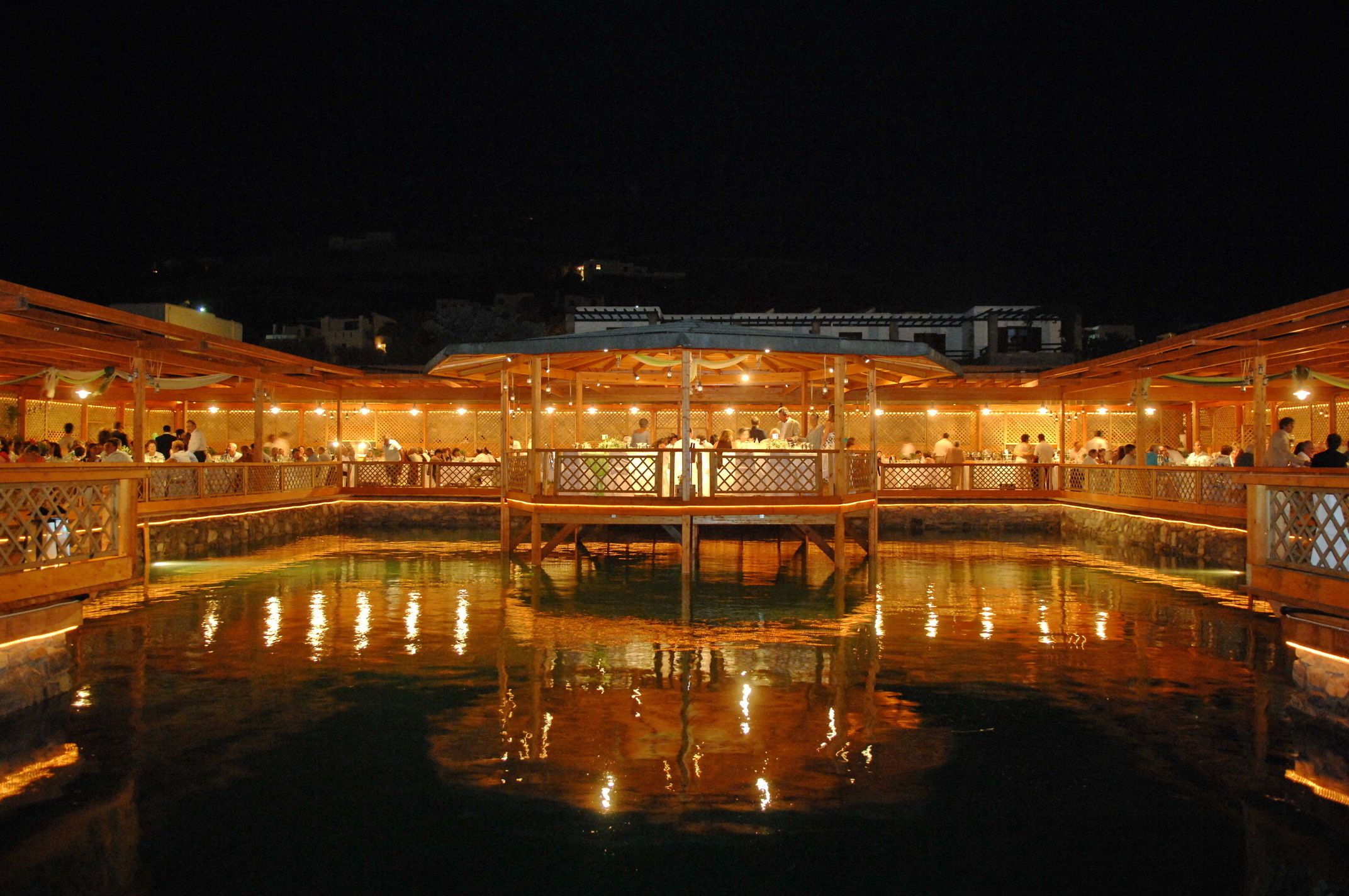 Bar en bord de piscine