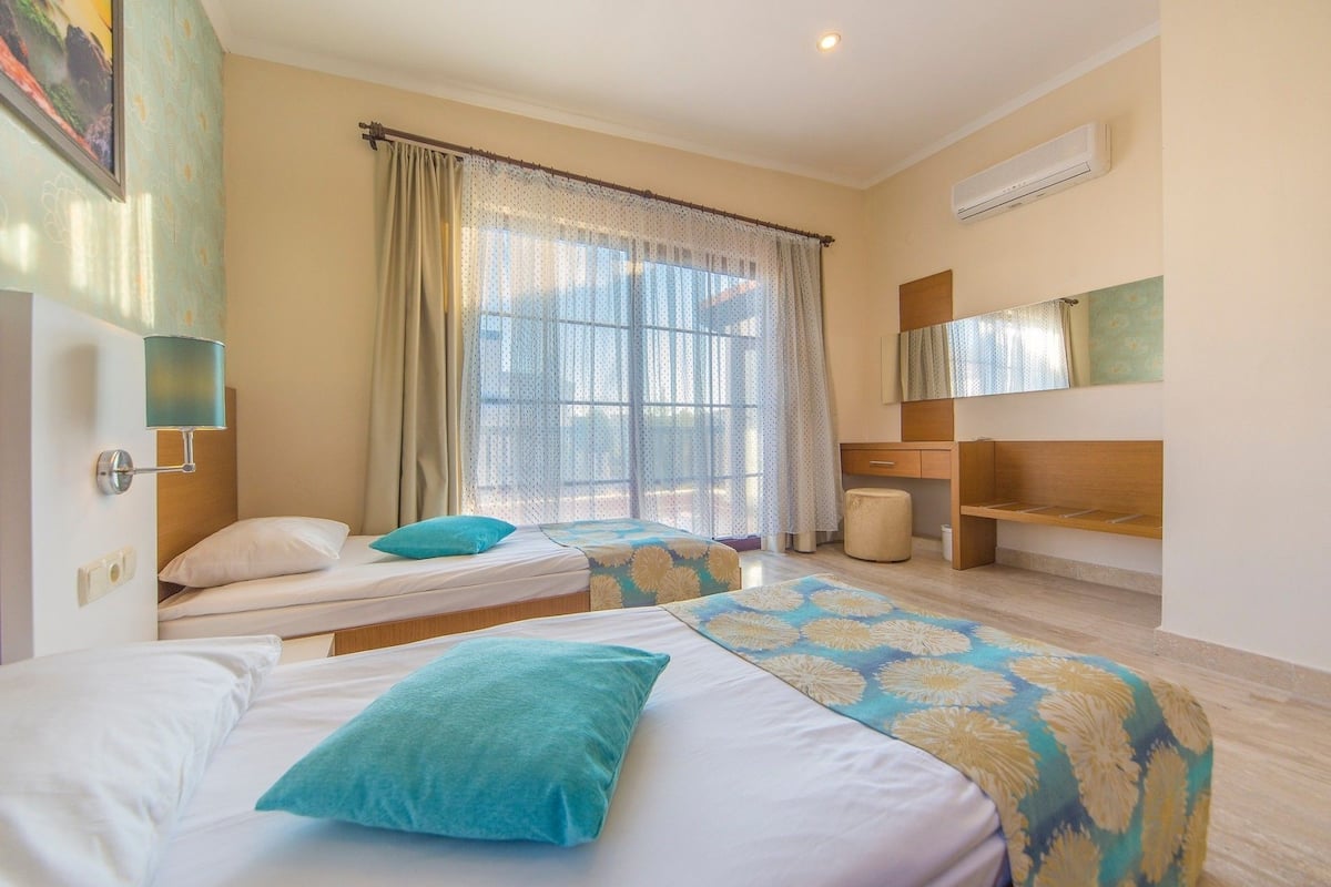 1 habitación y artículos del minibar gratis