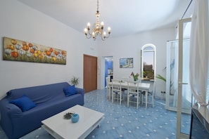 Apartment, 2 Bedrooms | Living room