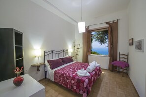 3 habitaciones, tabla de planchar con plancha y cunas gratuitas 