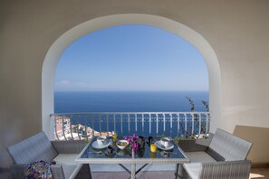 ヴィラ 3 ベッドルーム | テラス / パティオ